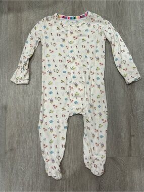 Magnetic Me Cream Footed One-Piece with Multicolor Disney Print